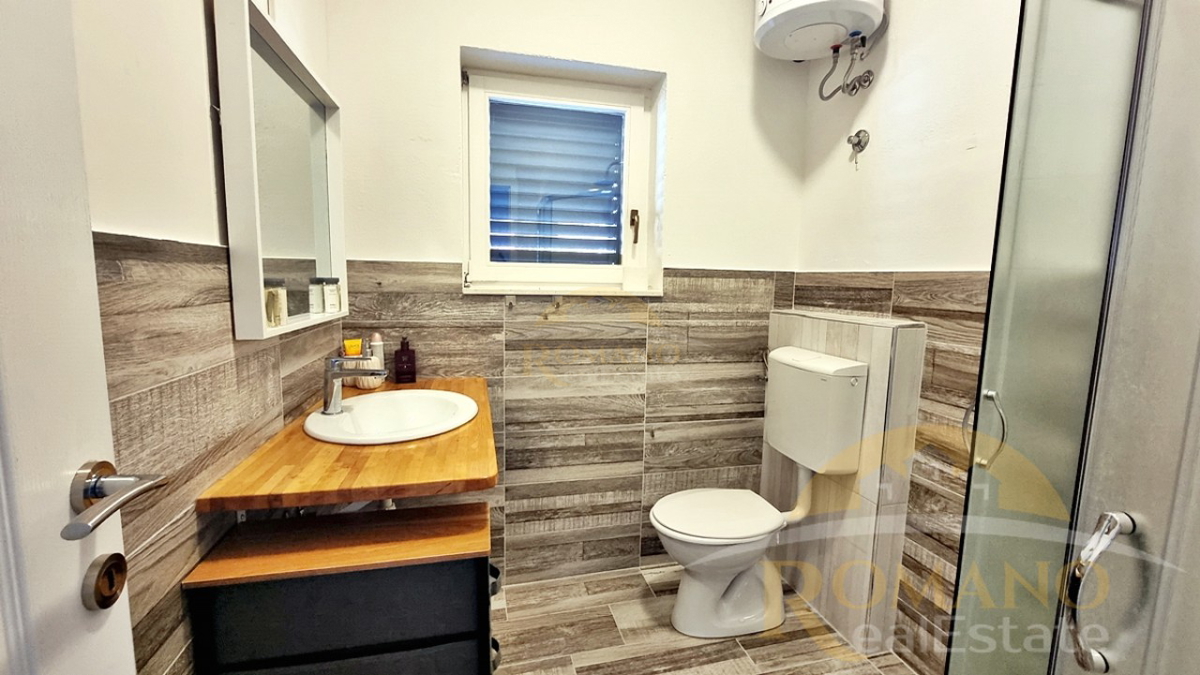 Hiša za prodajo v Seget Vranjici – blizu Trogirja